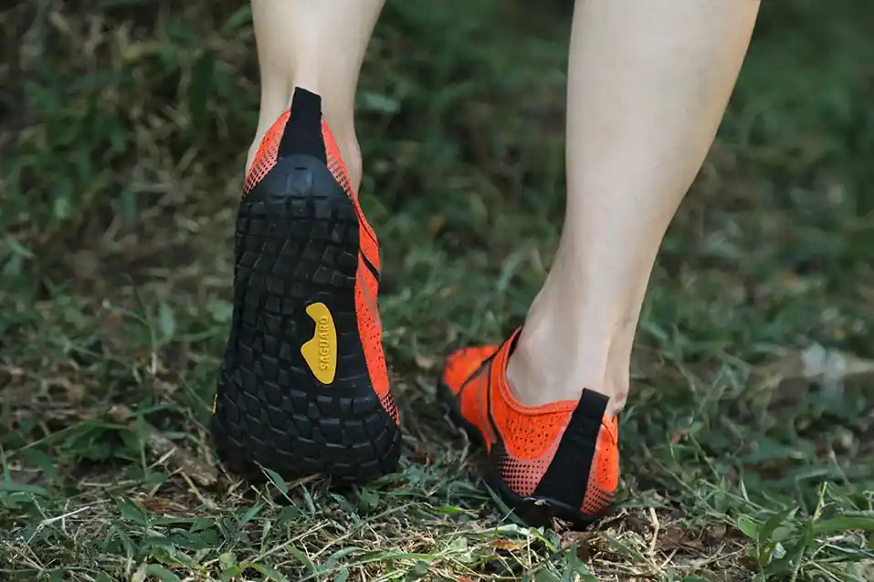Die rutschfeste Sohle der Barfußschuhe Seguaro.